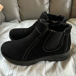 Faux fur lined ankle boots